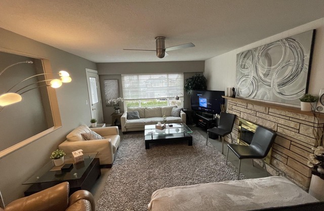 5Star SuperHost Upper House 3bdrm House duerme 6