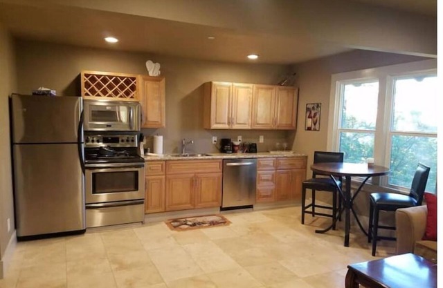 5th Avenue Suites #6
