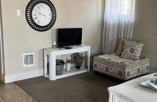 5th Avenue Suites Unit 1