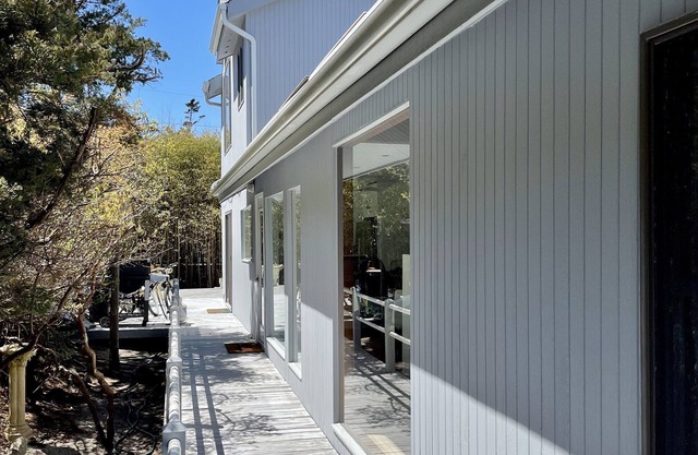 5th from the beach, dog friendly, sleeps 10, outdoor shower a/c utils included!!