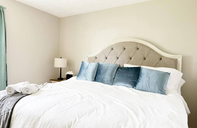 5th Street Retreat - KING 1BD/1BA Apt in Henderson