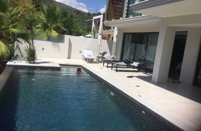 6 apartment villa complex