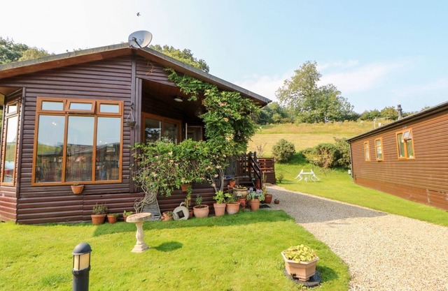 6 BADGERS RETREAT, pet friendly, with hot tub in Richmond