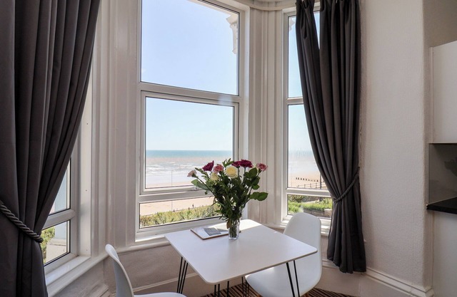 6 Beach View @ Beaconsfield House