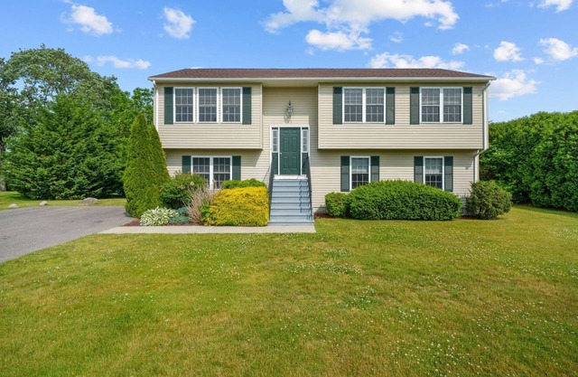 6 Bed 3 Bath; pets welcome; private yard; outdoor shower; 3 kings 3 queen beds
