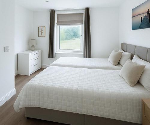 6 Bed 5 Bath Contractor House Parking Ipswich Port & Town Centre