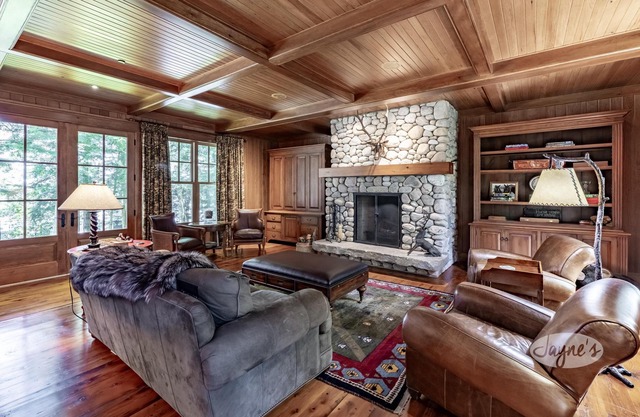 6 bed, 8 bath Beautiful Lake Joe Compound! Sunsets, Boathouse, Sauna & Gym!