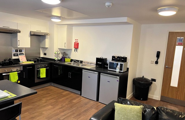 6 Bed Apartment @ Astor House by Pureserviced