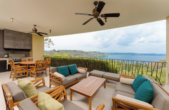6-bed Villa in Papagayo w/ Luxe Amenities, Private Beaches, Concierge, Golf Cart