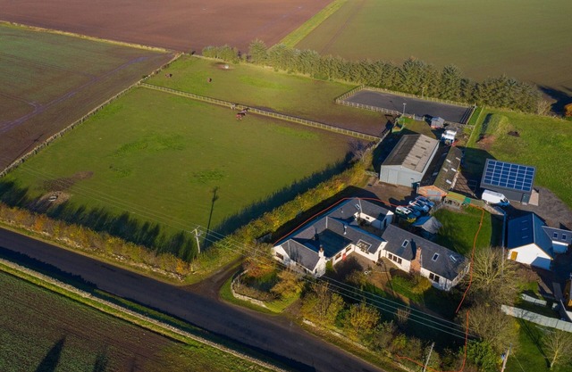6 Bedroom, 3 Reception Cosy Country House in Angus