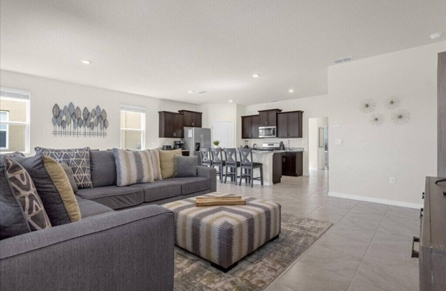 6 Bedroom/ 5.5 Bathroom/ Solterra (7664 OL)