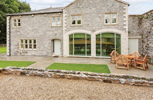 6 bedroom accommodation in Gisburn, Yorkshire Dales