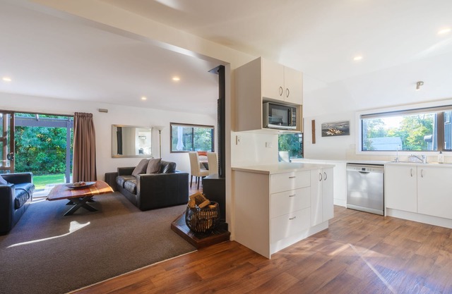 6 Bedroom Family Gateway in the Heart of Mapua Village
