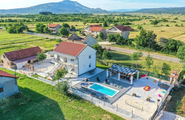 Preciosa casa de 6 dormitorios en Drnis