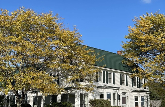 6 bedroom Historic Farmhouse w/ stunning Lakeview