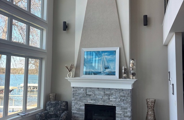 6-bedroom house in enchanting Spirit Lake with AC, WiFi