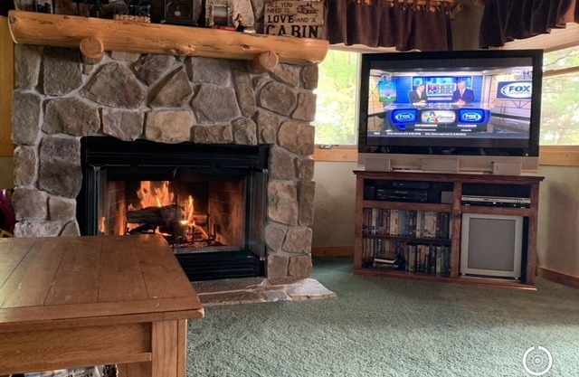 6 bedroom Lake Home, w Private 160' lake front-sleeps 8-10 in the winter months