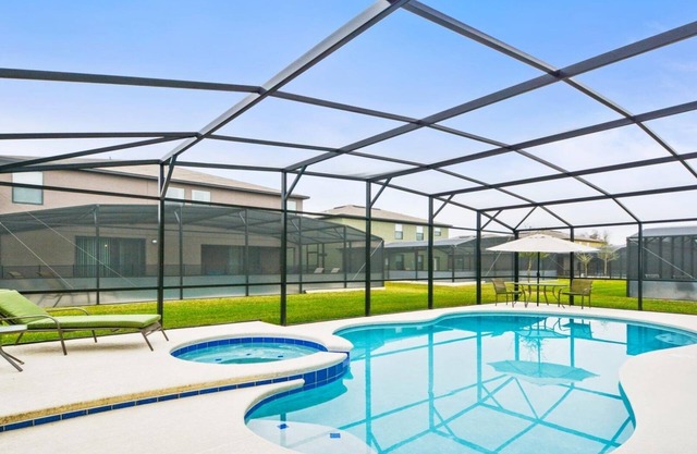 6 Bedroom Pool and Play Home with Garage Game Room