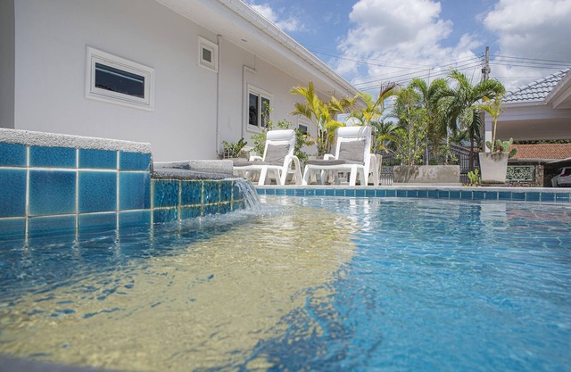 6 Bedroom Tropical Pool Villa - V6