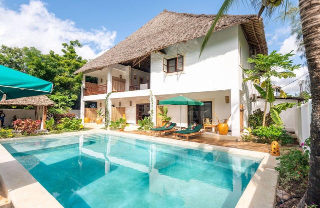 6-BEDROOMS POOL VILLA in JAMBIANI