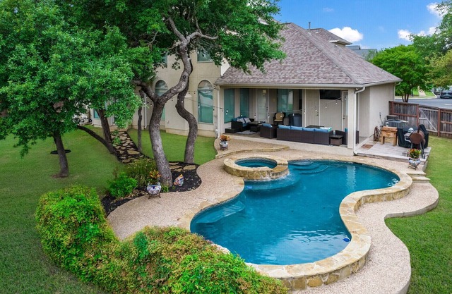 ¡6 habitaciones con piscina y 4 baños!