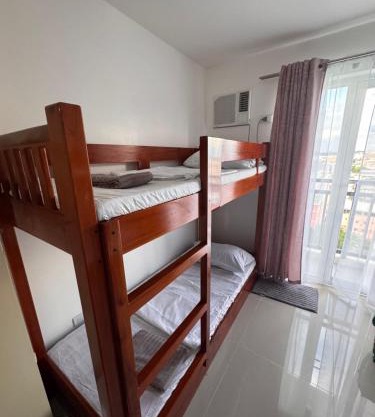 6 beds condo unit in Bernwood Tower