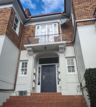 6 beds including 4 double beds and 2 single sofa beds in 1 bedroom and 1 living room apartment