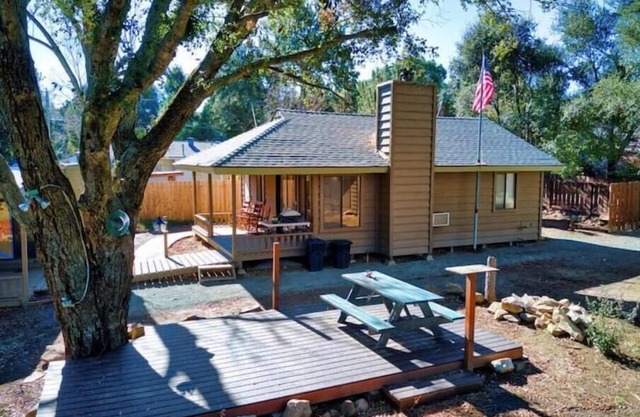 6 BR 2 Cabins Oaks Descanso