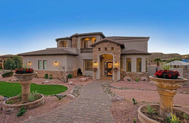 6 BR home with beautiful city views!