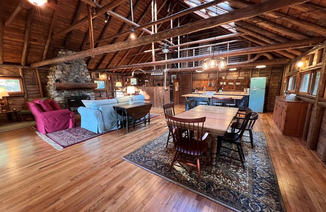 6 BR in 2 Updated Cottages on an ocean cove in "off-the-grid" Phippsburg