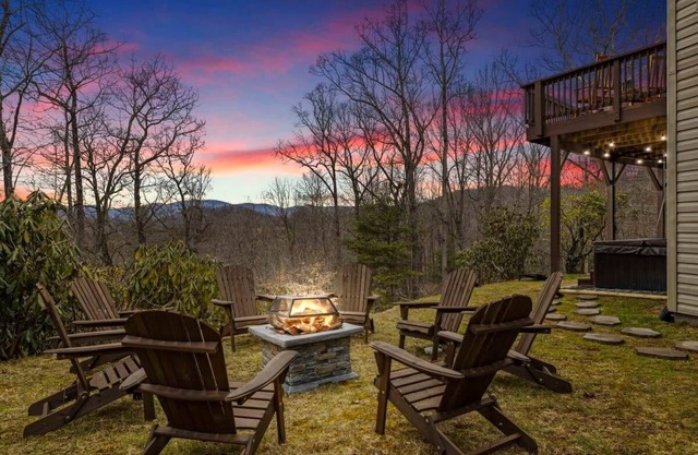 6 Br Sleeps 16 - Game Room - Hot Tub - Firepit