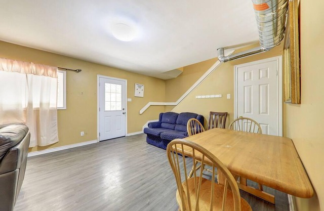 6 br waterfront in woods,hotub