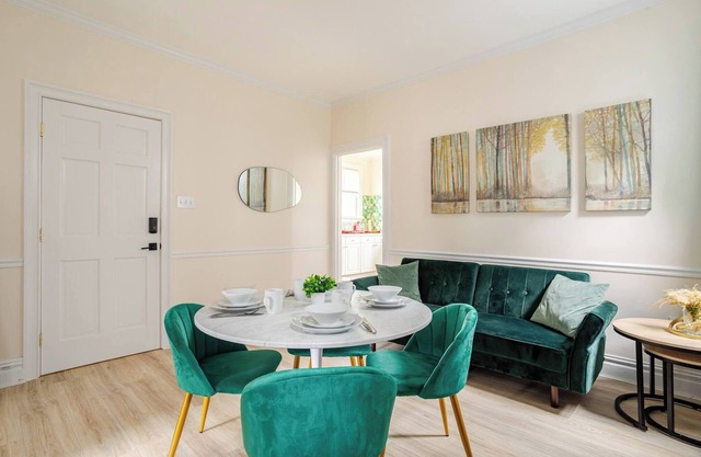 6-Guest Jersey City Haven: Location-Comfort-Vibes!