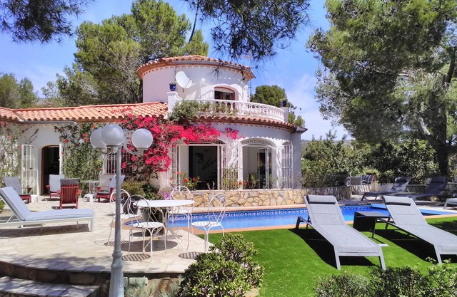 6 kms from Hospitalet Del Infante in Planas Del Rey villa with heated pool