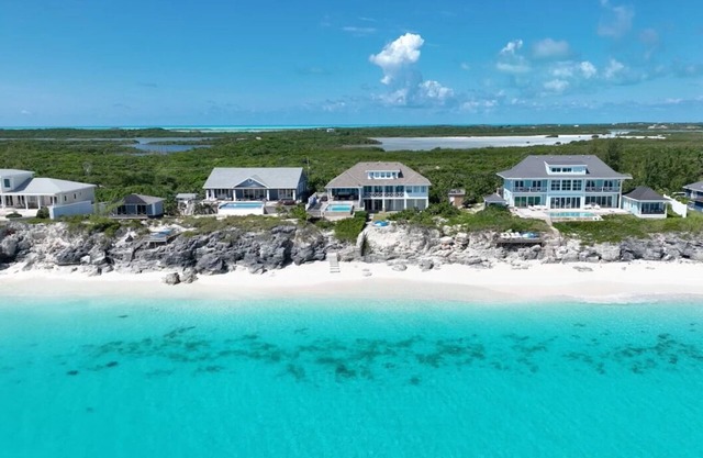 6 Large Bedrooms, 6.5 Bathrooms, Large Infinity Pool!
