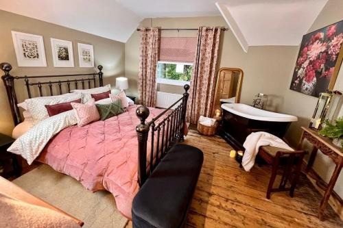 6 Luxury home, near family park and Coffee Shop!