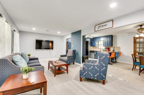 6 Mi to Airport Riverdale Home with Private Pool!