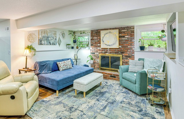 6 Mi to CPKC Stadium: Convenient Kansas City Apt