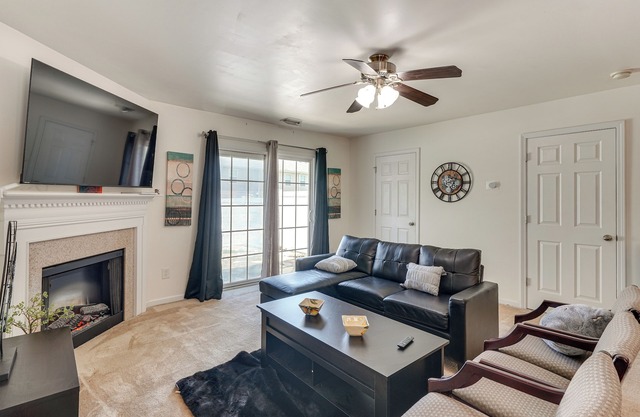 6 Mi to Dtwn Raleigh: Townhome w/ Fenced Patio!