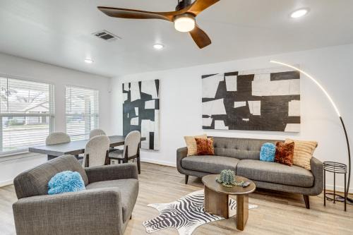 6 Mi to Dtwn Sleek Houston Retreat!