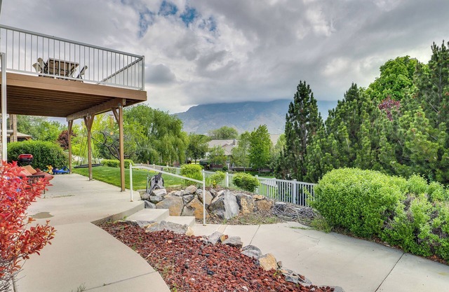 6 Mi to Grove Creek Canyon Trail: Abode w/ Views