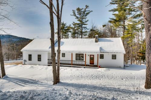 6 Mi to Lake Winnipesaukee New Hampshire Home