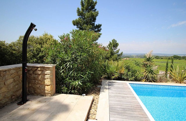 A 9 km de Vaison-la-Romaine, chalet con decoración moderna, piscina climatizada