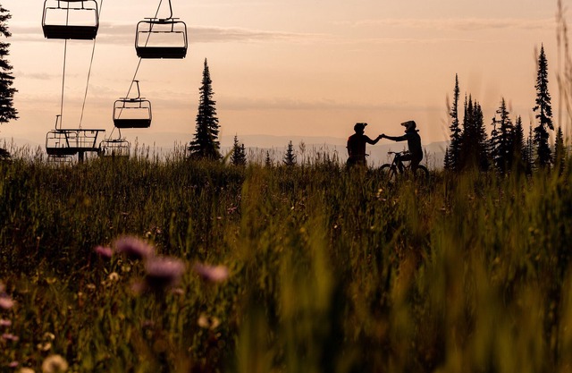 6 minute walk to Sun Peaks Village