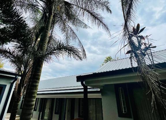 6 on Columbus Guesthouse