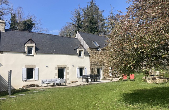 6-PERSON GITE IN RENOVATED MILL 3KMS FROM THE SEA