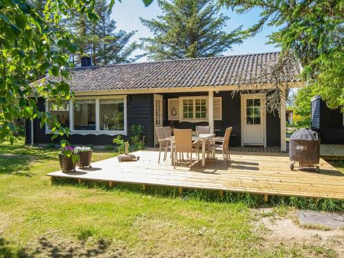 6 person holiday home in Ulfborg-By Traum