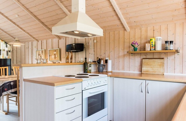 6 person holiday home in Oksbøl