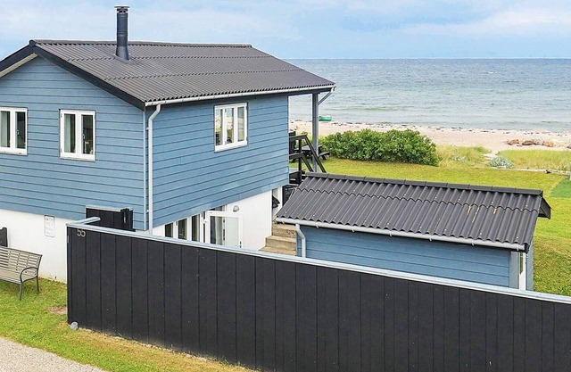 Casa de vacaciones moderna en Otterup en la costa