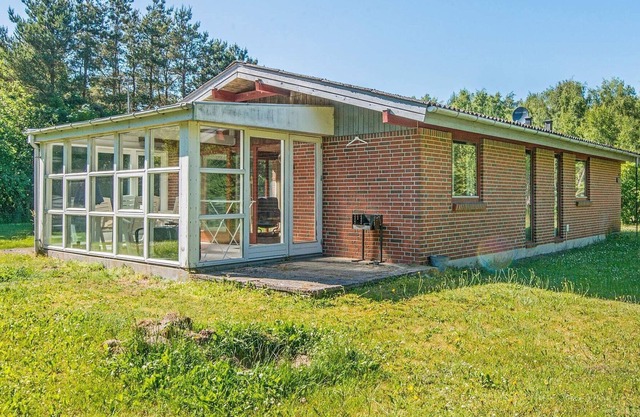 Atractiva casa de vacaciones en Ørsted con sauna